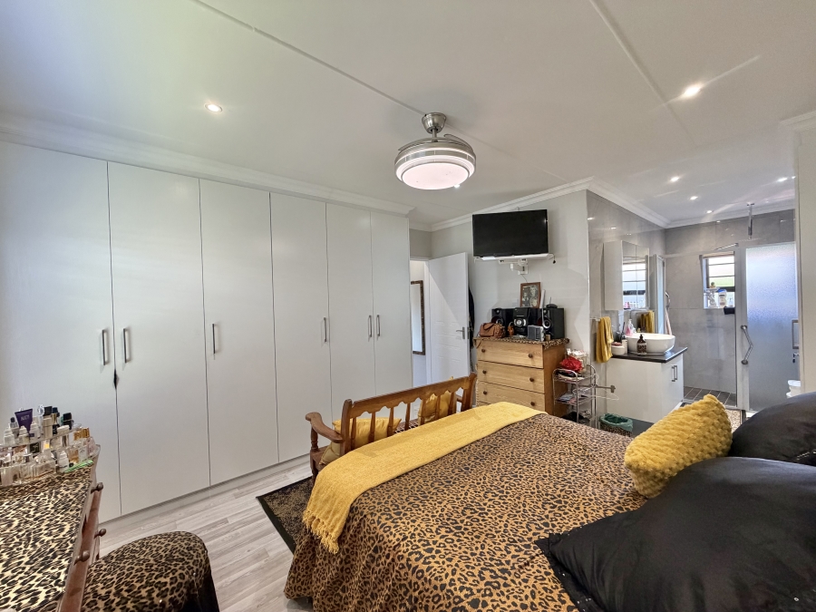 3 Bedroom Property for Sale in Jeffreys Bay Central Eastern Cape